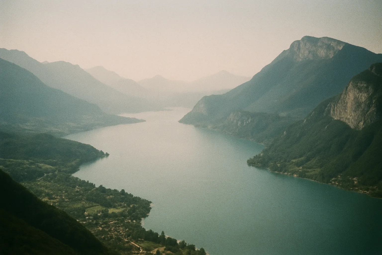 Pourquoi Annecy est une bonne base pour la via ferrata